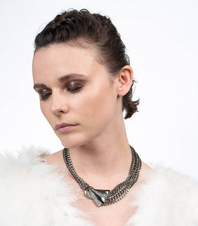 SNOTRA HALF BOW NECKLACE