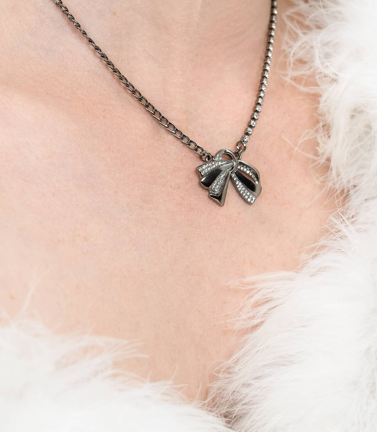 SNOTRA LITTLE BOW NECKLACE