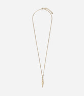 Collier barrette doré sur fond blanc
