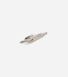 Bijou d'oreille barrette argenté sur fond blanc