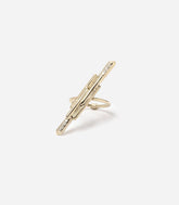 Bague barrette dorée avec 3 strass à chaque extrémité sur fond blanc